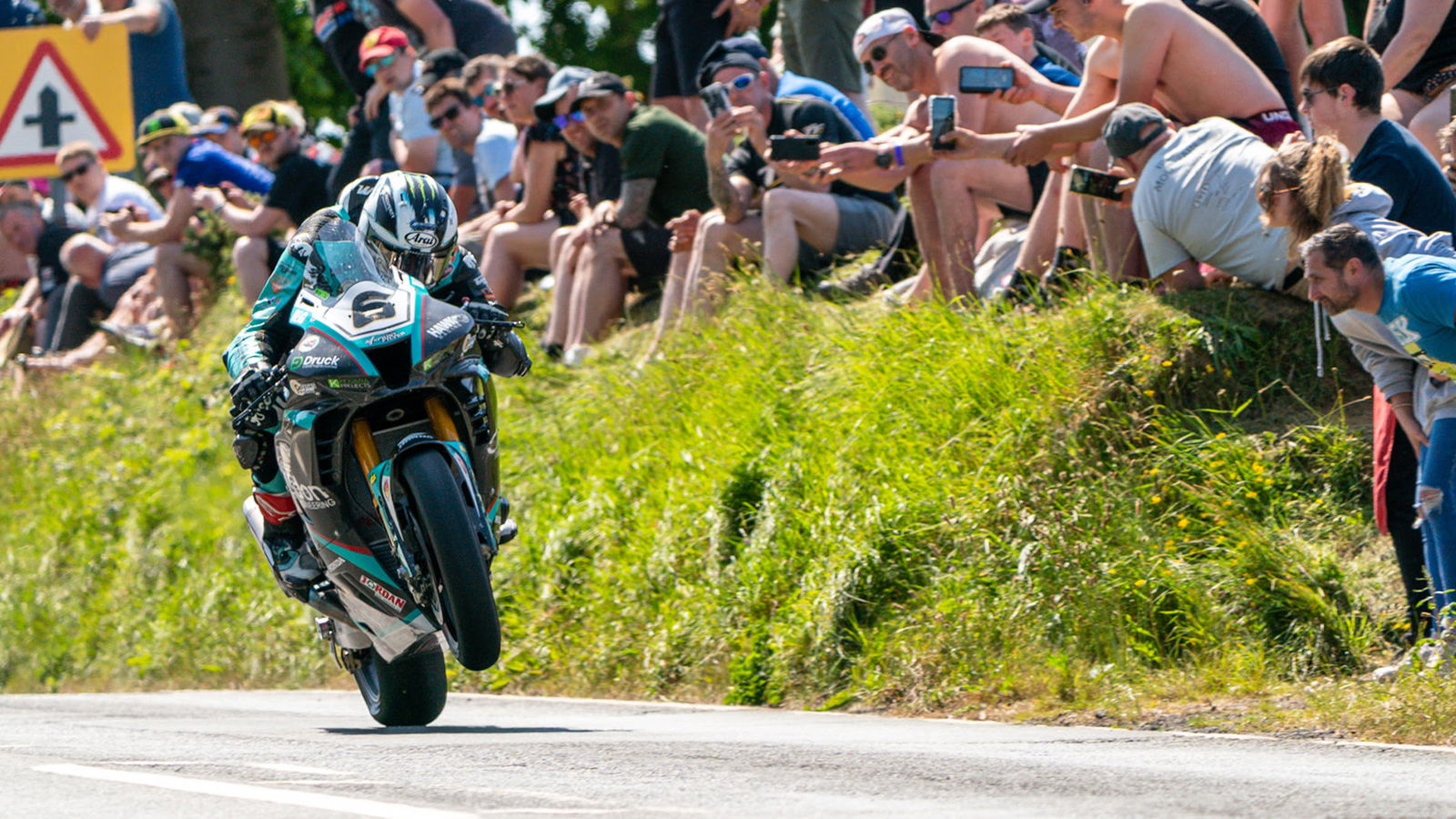 Who will break the Isle of Man TT’s lap record? “136mph is possible…”